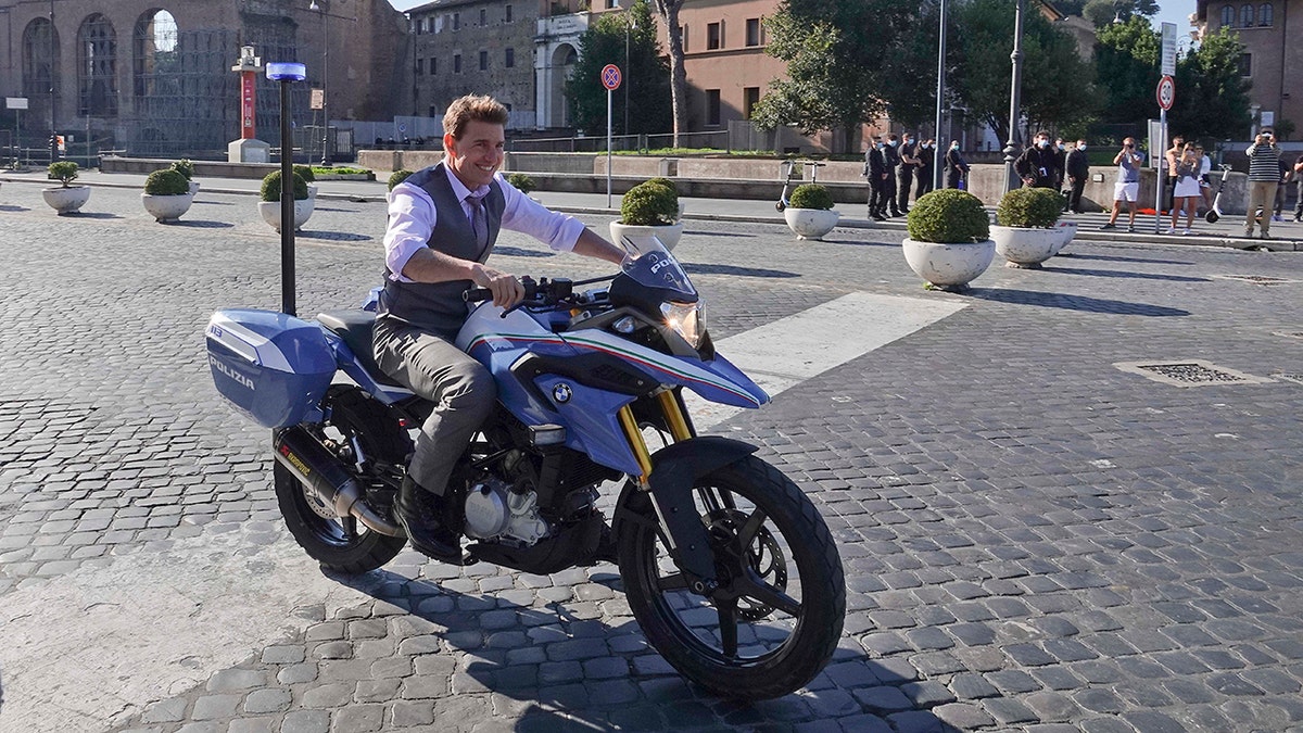 Tom Cruise fährt Motorrad in Italien
