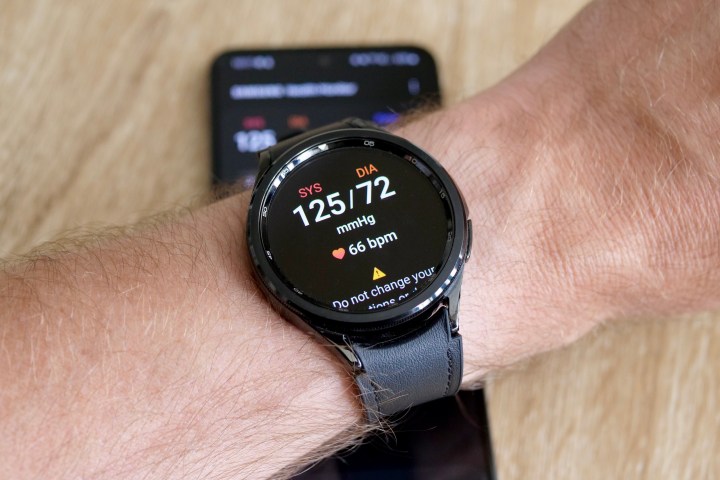 Blutdruckmessung mit der Samsung Galaxy Watch 6 Classic durchführen.