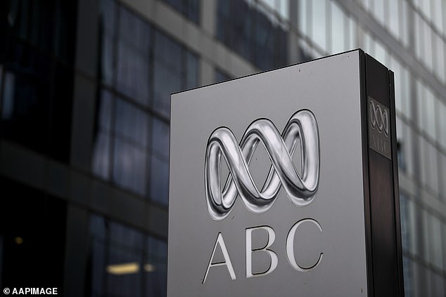 Das ABC hat eine Online-Debatte ausgelöst, nachdem es in einem Artikel eine geschlechtergerechte Sprache verwendet und eine stärkere Pflege und Behandlung für Australier fordert, die an Endometriose leiden