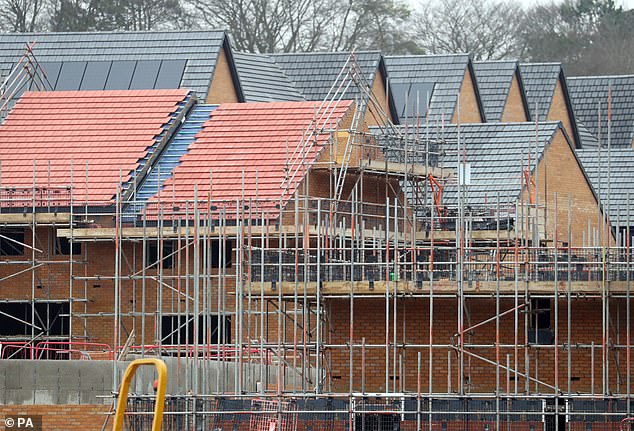 Herausforderungen: Die britische Immobilienbaubranche wurde im Jahr 2023 stark von einem Rückgang der Neubaufertigstellungen betroffen, der zu einem erheblichen Teil auf Zinserhöhungen zurückzuführen ist