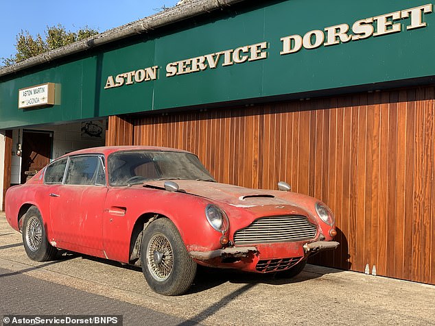 Der Aston vor seiner Restaurierung, nachdem er 20 Jahre lang auf einem französischen Feld schmachtete