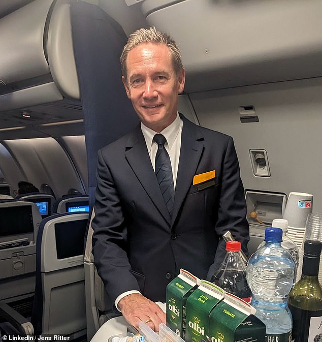 Lufthansa-Chef Jens Ritter arbeitete Anfang des Monats als Kabinenpersonal sowohl in der Business Class als auch in der Economy Class