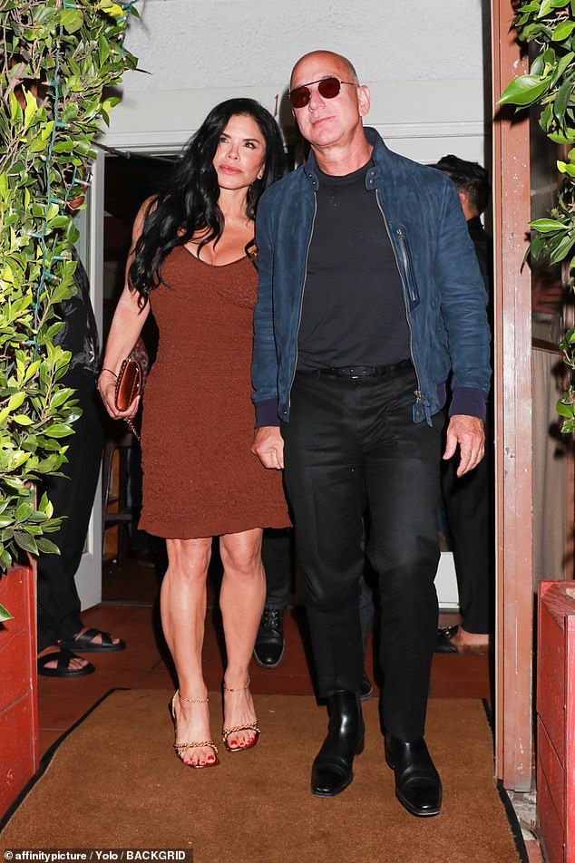 Romantisch: Jeff Bezos, 59, und seine Verlobte Lauren Sánchez, 53, genossen am Freitag ein romantisches Abendessen zu zweit im Restaurant Giorgio Baldi in Santa Monica