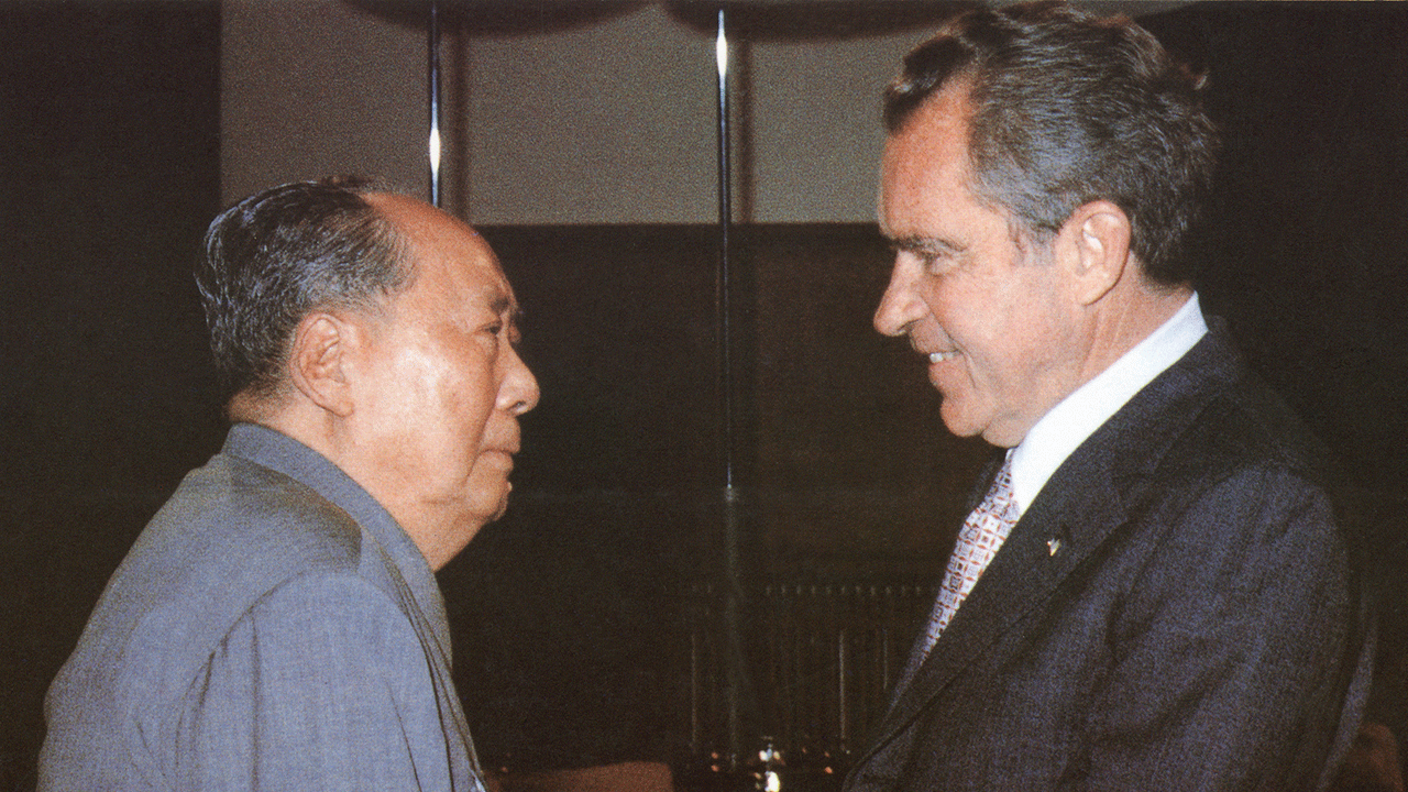 Nixon with Chinese leader Mao Zedong