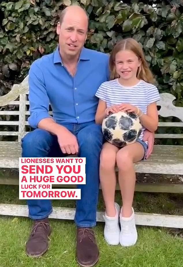 Prinz William hat sich in einer Videobotschaft mit Charlotte dafür entschuldigt, dass er nicht am Finale der Frauen-Weltmeisterschaft teilgenommen hat, um die Löwinnen anzufeuern