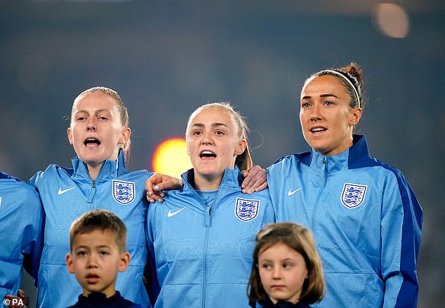 Eine mitreißende Darbietung der Nationalhymne wurde von den Spielern und Fans, die sowohl in Down Under als auch in Großbritannien zuschauten, zum Besten gegeben