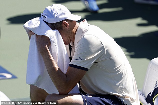 Der 38-Jährige war nach seiner Niederlage in fünf Sätzen am vierten Tag der US Open niedergeschlagen