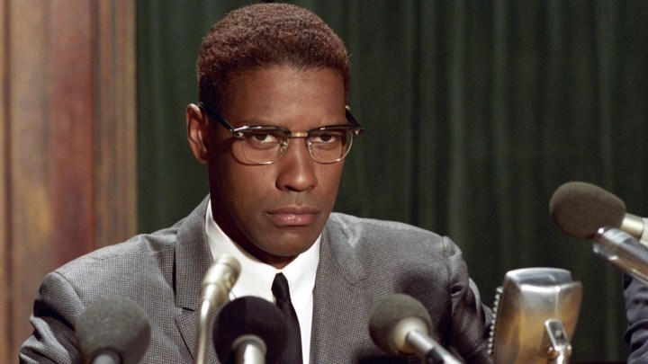 Denzel Washington spricht als Malcolm X zu einer Menschenmenge "Malcolm X" (1992).
