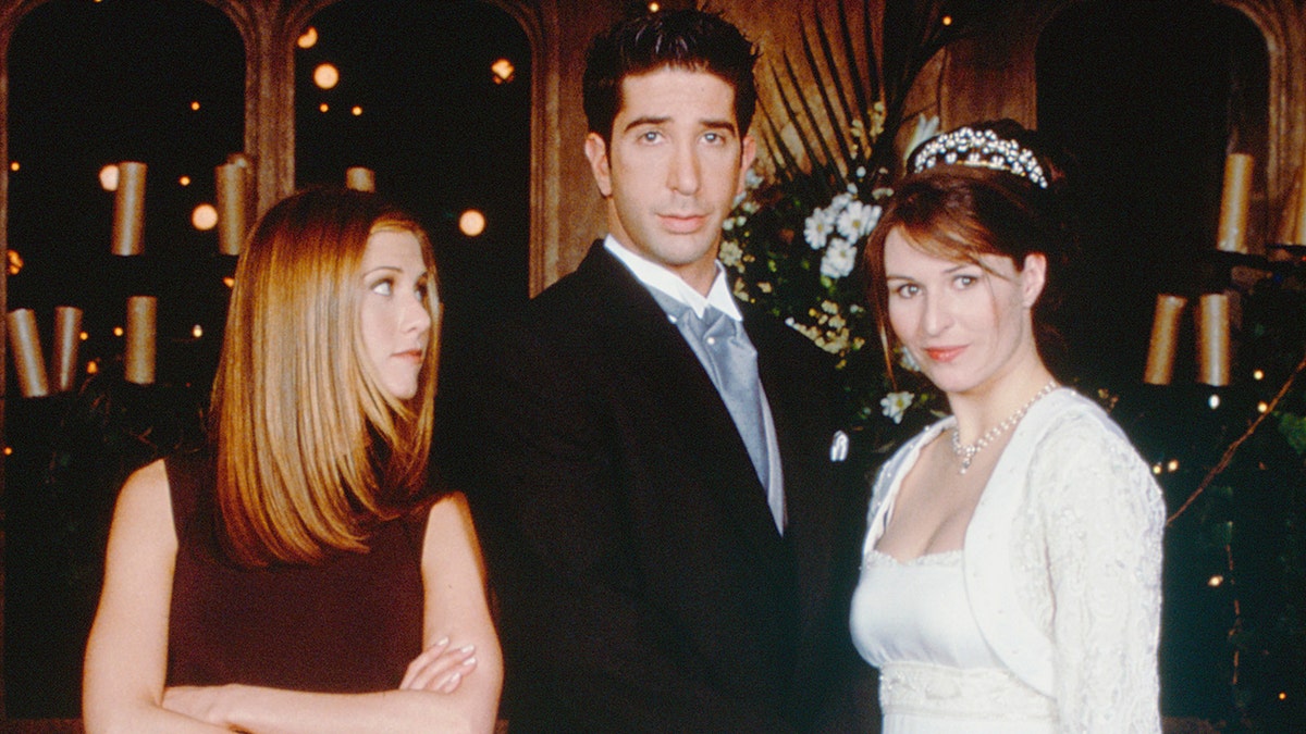 Jennifer Aniston, David Schwimmer und Helen Baxdale hinter den Kulissen von "Freunde"