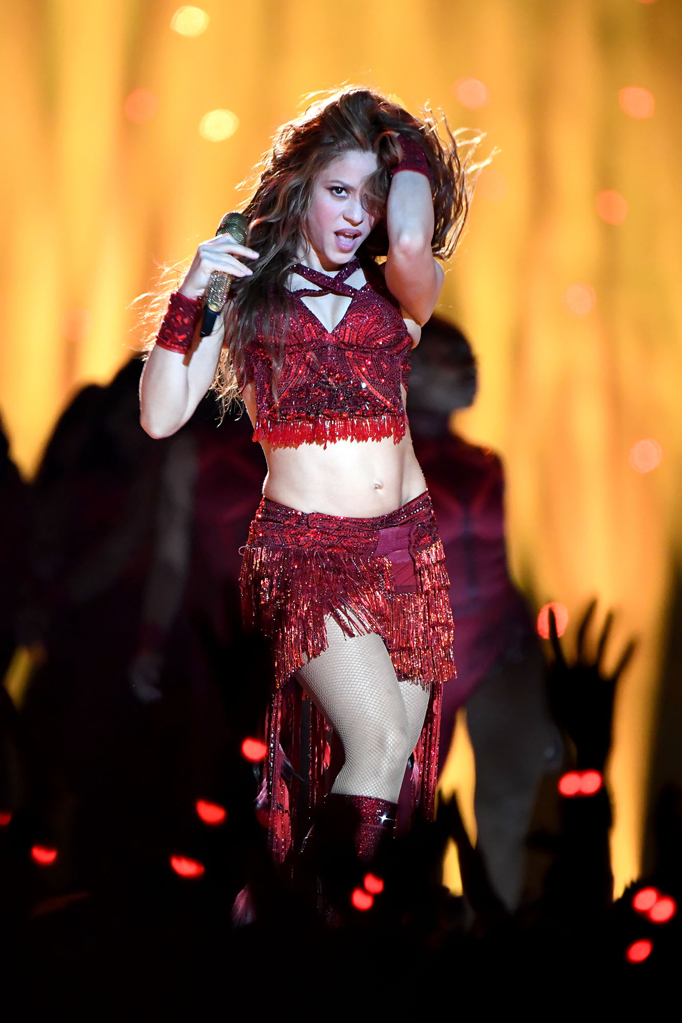 Shakira tritt auf der Bühne während der Pepsi Super Bowl LIV Halftime Show im Hard Rock Stadium am 2. Februar 2020 in Miami, Florida auf.