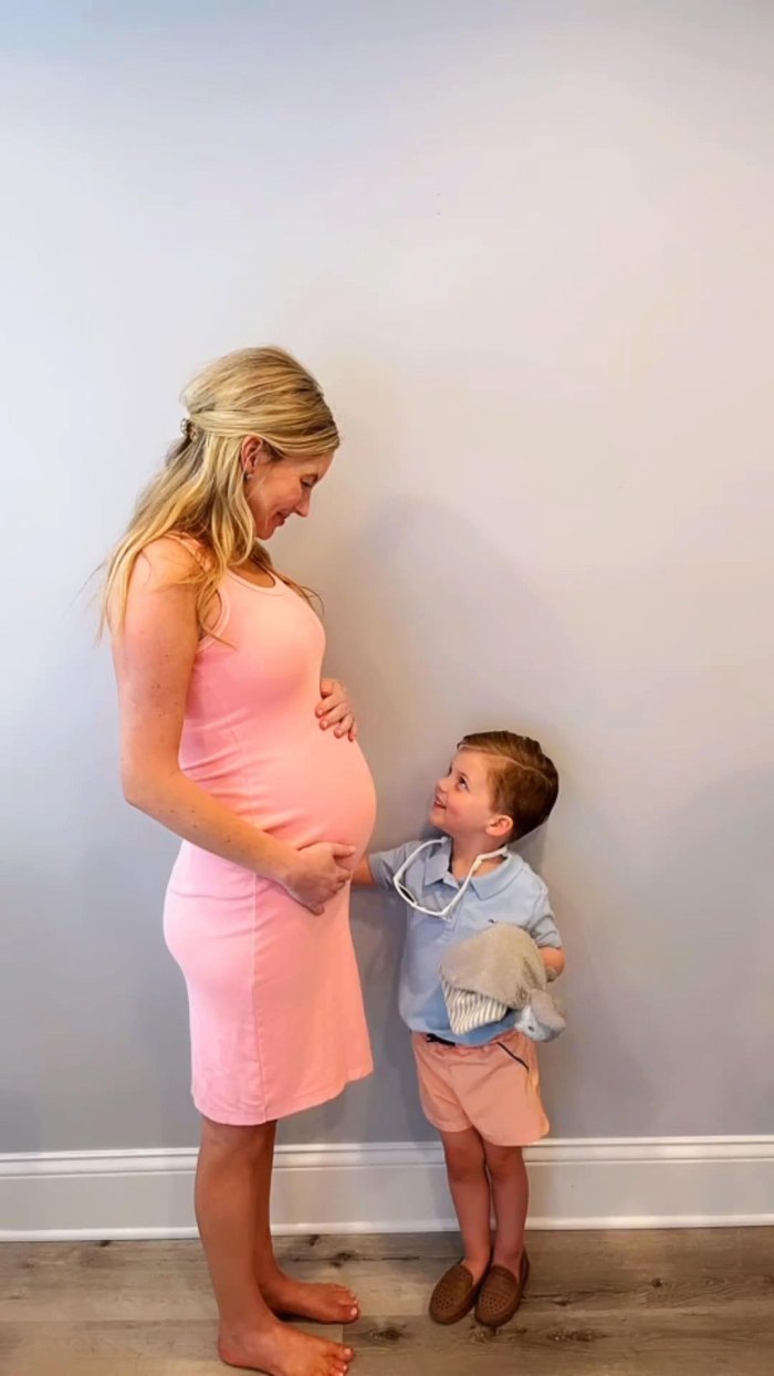 Bachelor-Schauspielerin Whitney Bischoff brachte heimlich ihr zweites Baby zur Welt und begrüßt Tochter mit Ricky Angel 303
