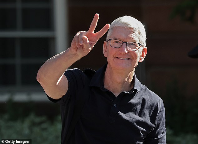 Apple-Chef Tim Cook (im Bild) hat bereits Spekulationen angeheizt, dass die diesjährigen Modelle teurer sein werden als alle iPhone-Vorgänger