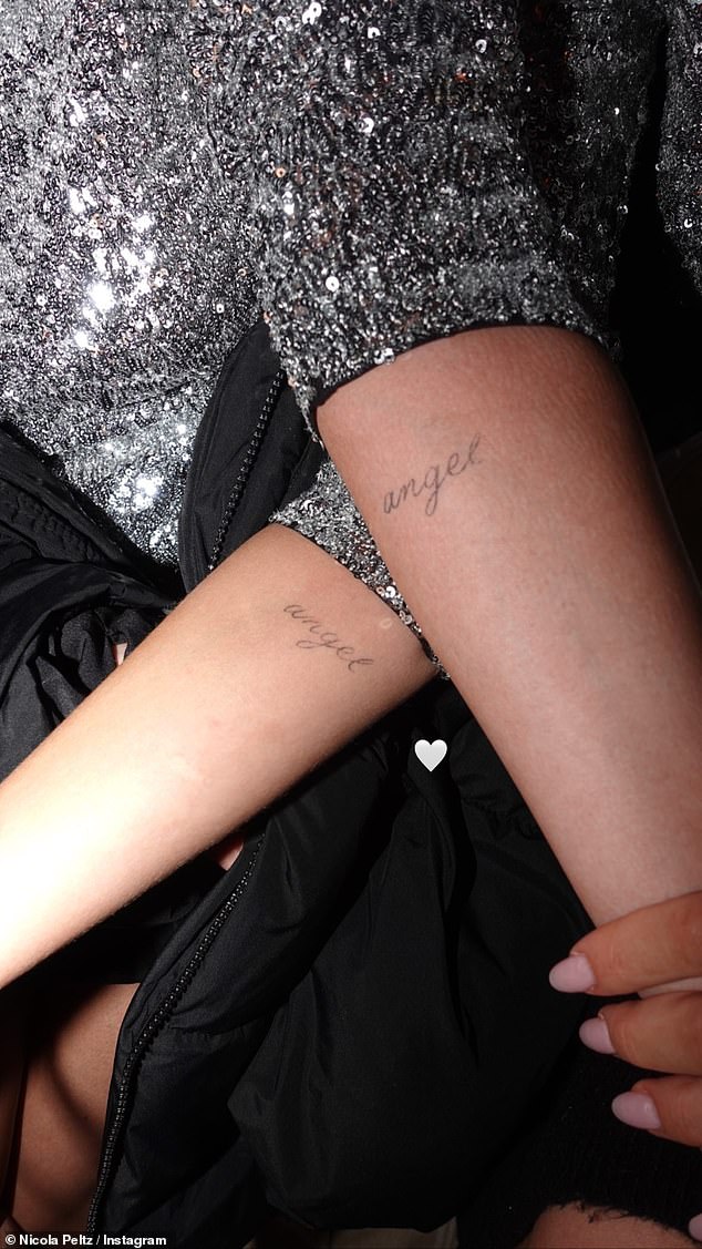 Beste Freunde: Nicola und Selena sind beste Freundinnen und haben sich sogar passende Engels-Tattoos stechen lassen, um ihre Freundschaft zu festigen