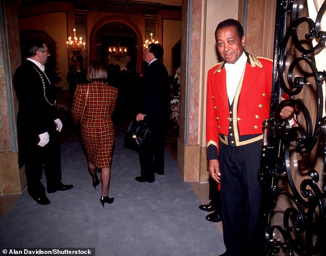 Der Herzog zeigte Sydney die Lebensweisen im britischen Establishment und zeigte eine tiefe Verbundenheit zwischen den beiden Männern (Bild 1989).