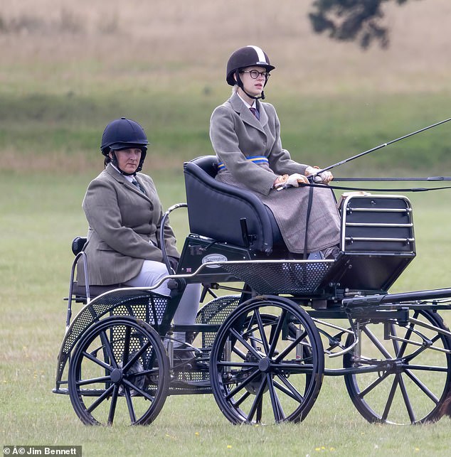 Lady Louise Windsor begab sich am Samstag auf das Gelände von Schloss Windsor, um ihrem Hobby nachzugehen, das sie mit ihrem verstorbenen Großvater, Prinz Philip, teilte