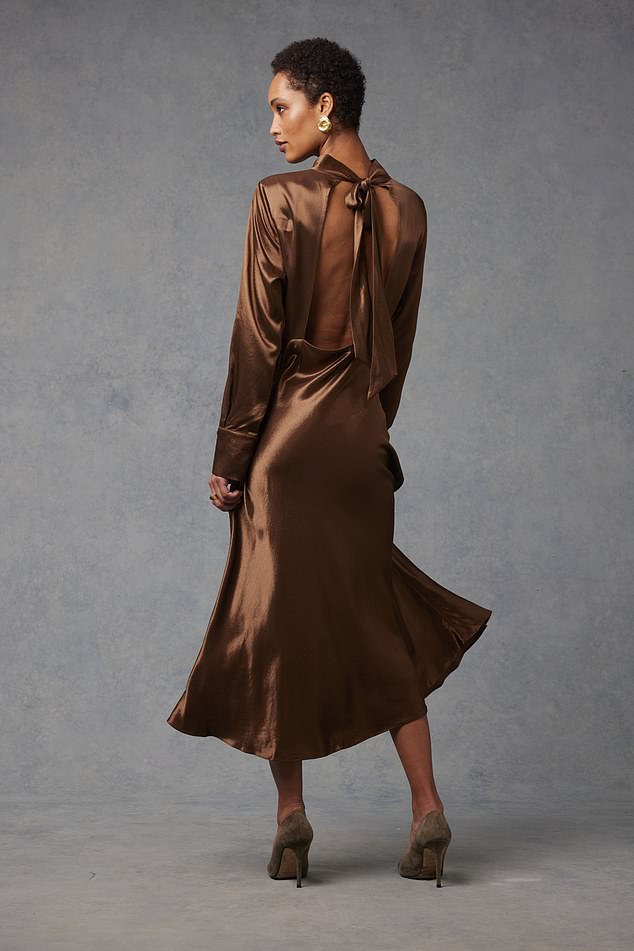 Kleid, £165, viverelondon.com;  Ohrringe wie zuvor.  Absätze wie zuvor