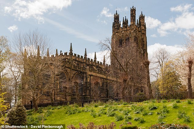 Die 1506 erbaute Pfarrkirche Saint Giles gilt als „eines der sieben Wunder von Wales“.