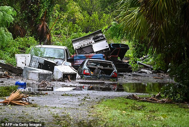 Am 30. August 2023 wurde in Steinhatchee, Florida, ein Hinterhof eines Hauses überflutet, nachdem Hurrikan Idalia auf Land traf