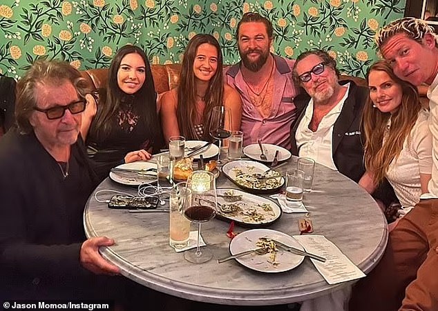 Das Paar wurde beim Essen mit Aquaman-Star Jason Momoa und Freunden gesehen