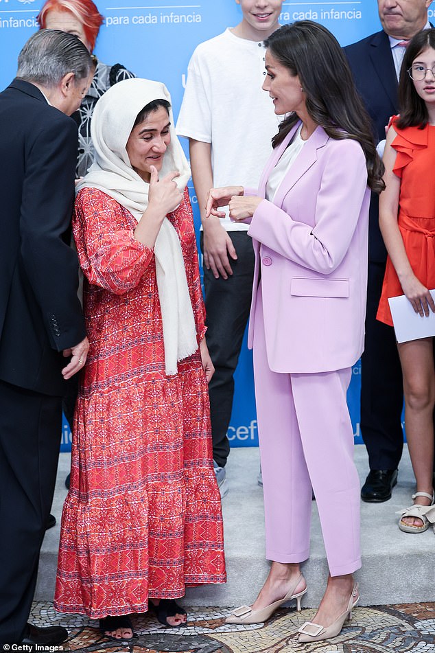 Die spanische Königin wurde beim Gespräch mit Shabana Basij-Rasikh bei der UNICEF-Preisverleihung fotografiert