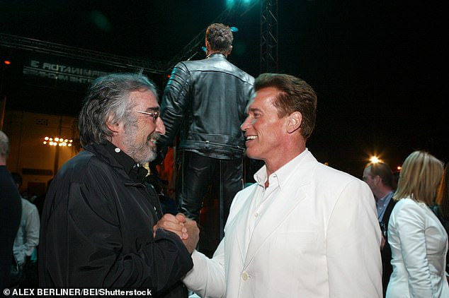 Bond: Jake und Arnold sind im Juni 2003 in Westwood abgebildet