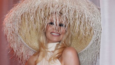 Pamela Anderson Jacqumus-Kampagne