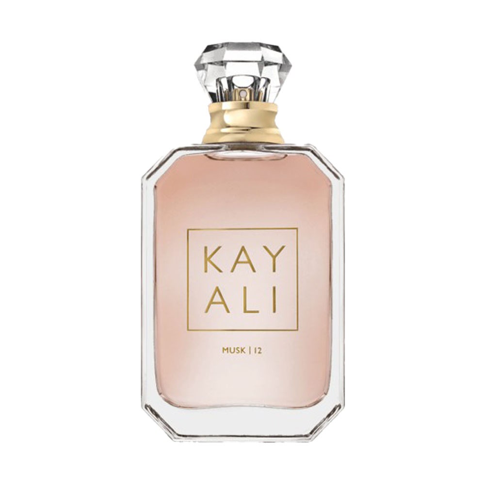 Kayali Musk Parfümflasche mit rosa Flüssigkeit auf weißem Hintergrund