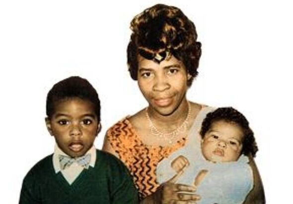 Clive mit Mutter Lynne und Bruder Garfield