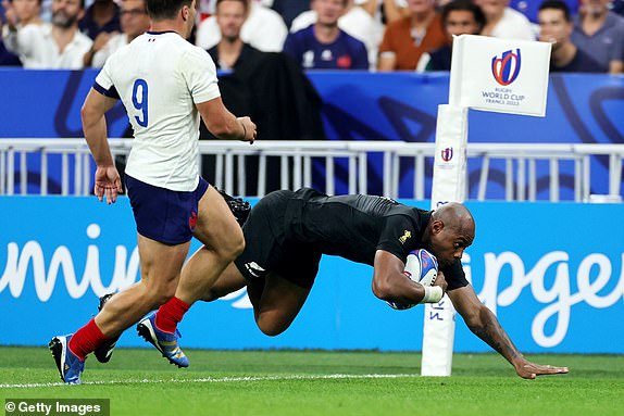 PARIS, FRANCE - SEPTEMBER 08: Mark Telea of New Zealand scores his team's second try ahead of Antoine Dupont of France during the Rugby World Cup France 2023 Pool A match between France and New Zealand at Stade de France on September 08, 2023 in Paris, France. (Photo by David Rogers/Getty Images)