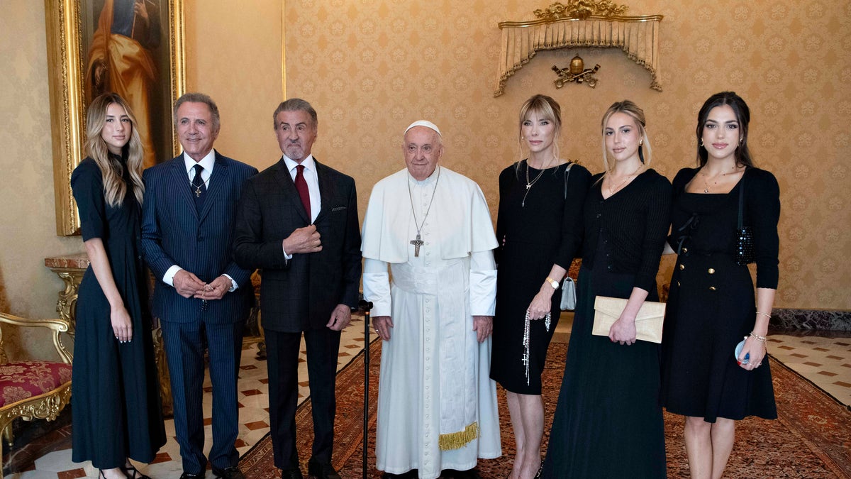 Papst Franziskus mit Familie Stallone