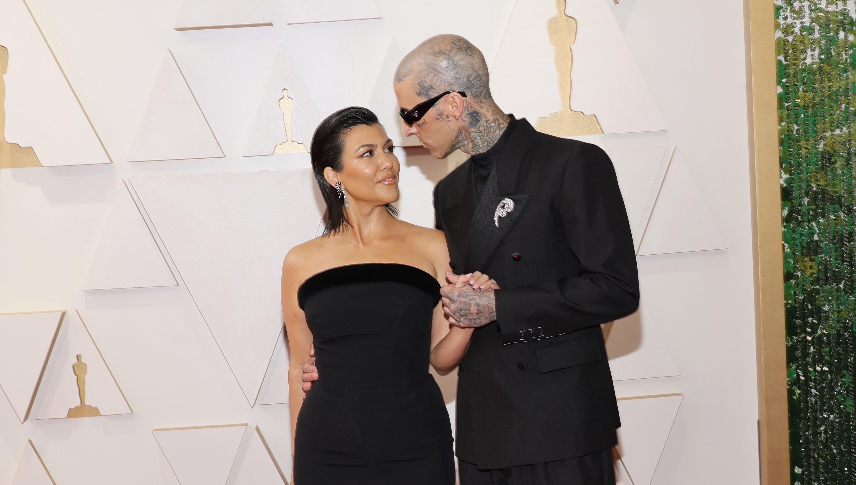 Travis Barker und Kourtney Kardashian bei den Oscars 2022.