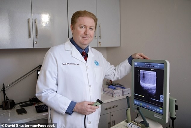 Dr. David Shusterman, ein Urologe in New York City, sagte gegenüber DailyMail.com, dass er jedes Jahr etwa fünf bis sechs Männer Anfang 20 zur Vasektomie aufsucht