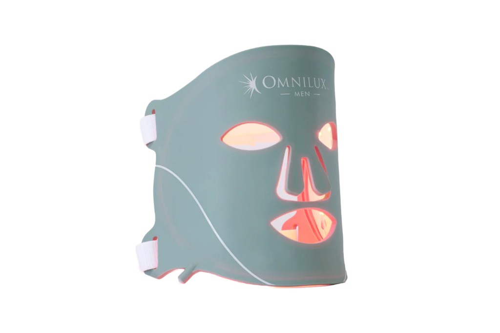 A red light therapy mask