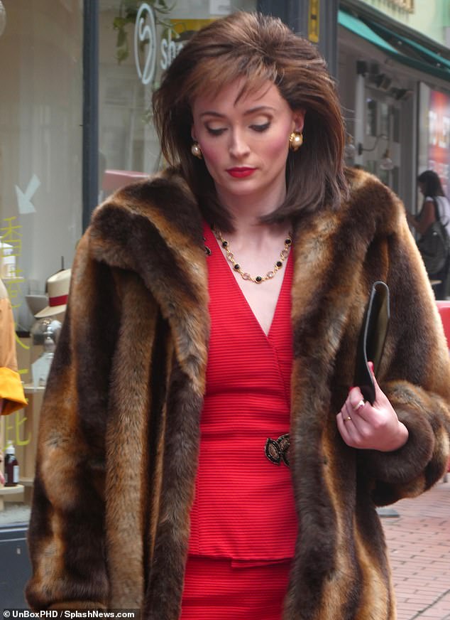 Glamourös: Sophie hat dieses Jahr Zeit in Großbritannien verbracht, um ein ITV-Drama zu drehen, das auf der berüchtigten britischen Juwelendiebin Joan Hannington basiert