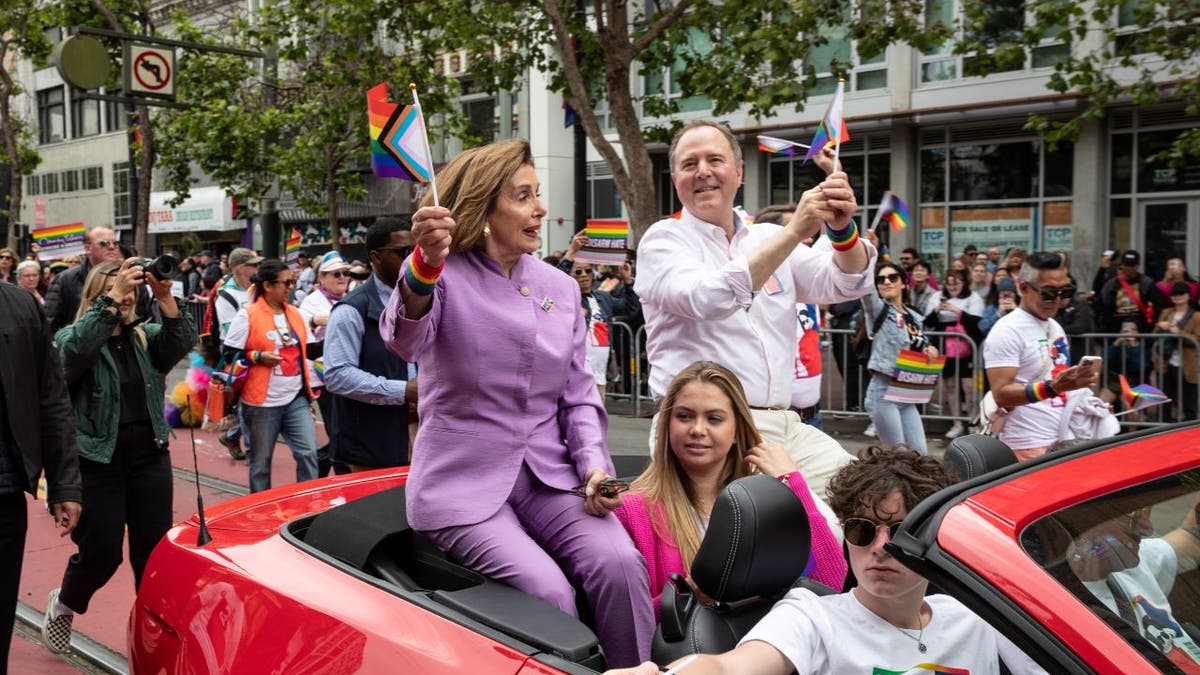 Adam Schiff bei der Pride-Parade