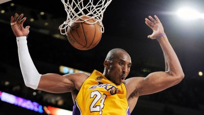 Kobe Bryant spielt 2008 für die Lakers. Kobe Bryants Leben in Bildern