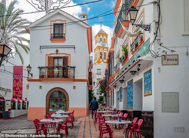 Mark speist im The Altamirano an der Plaza Altamirano in Marbella (oben), wo „der Service tadellos und das Essen ein Genuss“ ist.