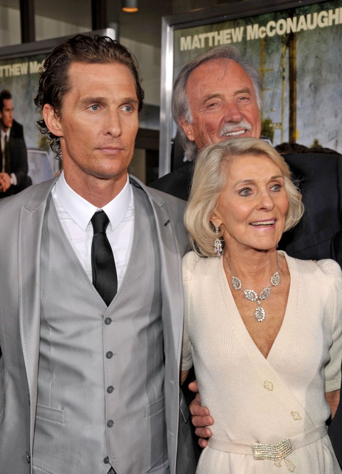Matthew McConaughey sagt, sein Vater würde seinem Date und dem seines Bruders die Füße massieren