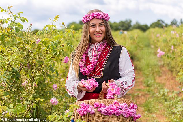 „In Bulgarien nicken wir "NEIN" und schütteln [our heads] für "Ja"... Ausländer sind wirklich, wirklich verwirrt“, sagte ein Reddit-Benutzer.  Oben ist eine bulgarische Frau in traditioneller Kleidung zu sehen