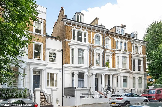 Die Außenseite der Wohnung liegt an der Tavistock Road, direkt „im Herzen von Notting Hill“.
