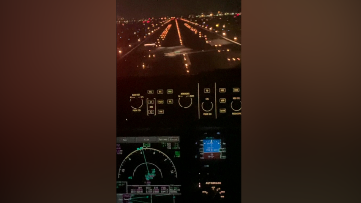 Screenshot eines Videos, das aus dem JetBlue-Cockpit aufgenommen wurde