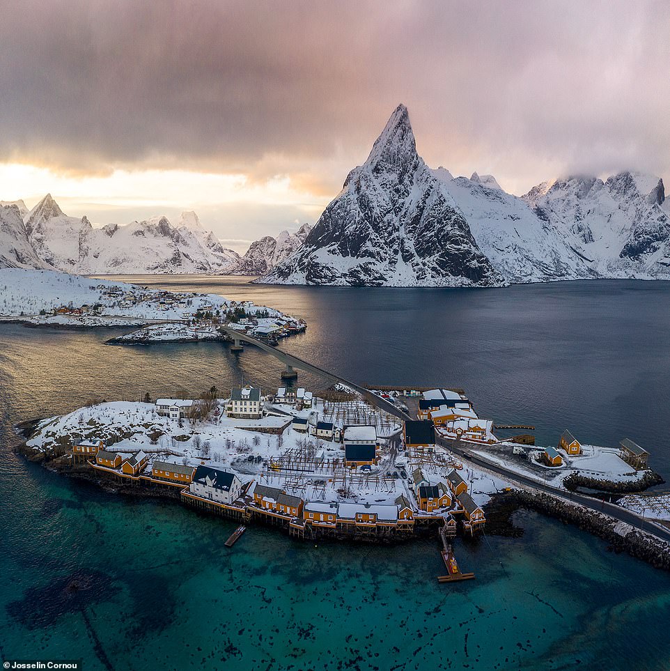 Es war „eiskalt“, als Cornou diese atemberaubende Szene auf dem norwegischen Lofoten-Archipel einfing, verrät der Fotograf in einem Instagram-Post