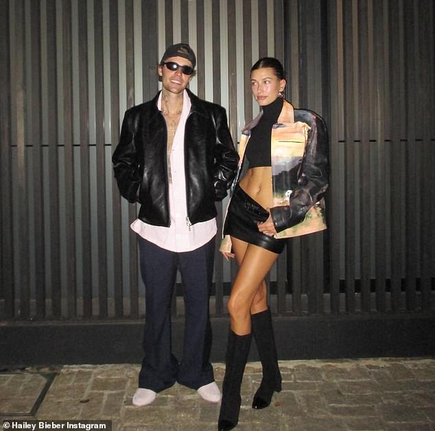 Model-Paar: Justin ließ auf einem süßen Foto, auf dem er mit seiner Supermodel-Frau posierte, ein breites Grinsen aufblitzen