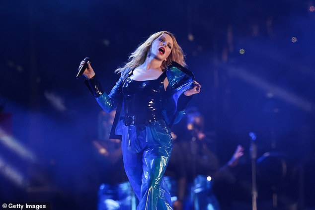 Talentiert: Dank Padam Padam hatte Frau Minogue ein spektakuläres Comeback, als der Titel die Spitze der britischen Charts erreichte und der Sängerin ihren ersten Nr. 1-Platz seit über einem Jahrzehnt bescherte