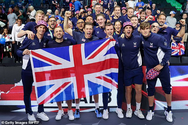 Tausende Fans kamen, um den spannenden Davis-Cup-Sieg Großbritanniens gegen Frankreich in Manchester zu verfolgen