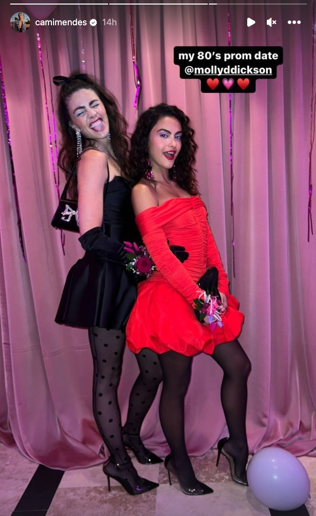 Molly Dickson und Camila Mendes auf der Geburtstagsfeier von Sydney Sweeney