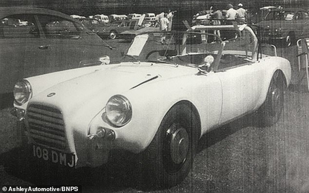 Originalbilder des Wagens in seiner früheren Pracht zeigen ihn mit einem sauberen weißen Lack