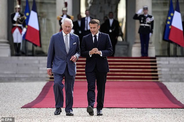 Charles trifft heute in Frankreich Präsident Emmanuel Macron