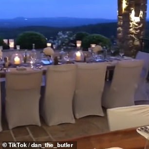 Ein Tisch, den Daniel für eine Dinnerparty für 20 Personen in Südfrankreich gedeckt hat