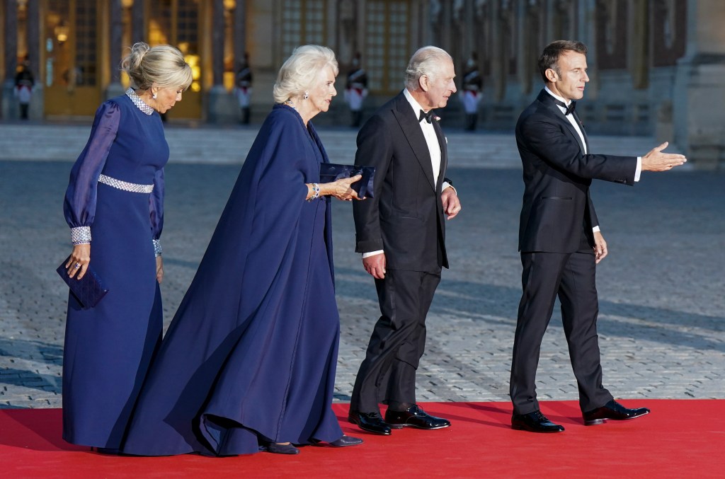 Präsident und Madame Macron, König Charles, Königin Camilla